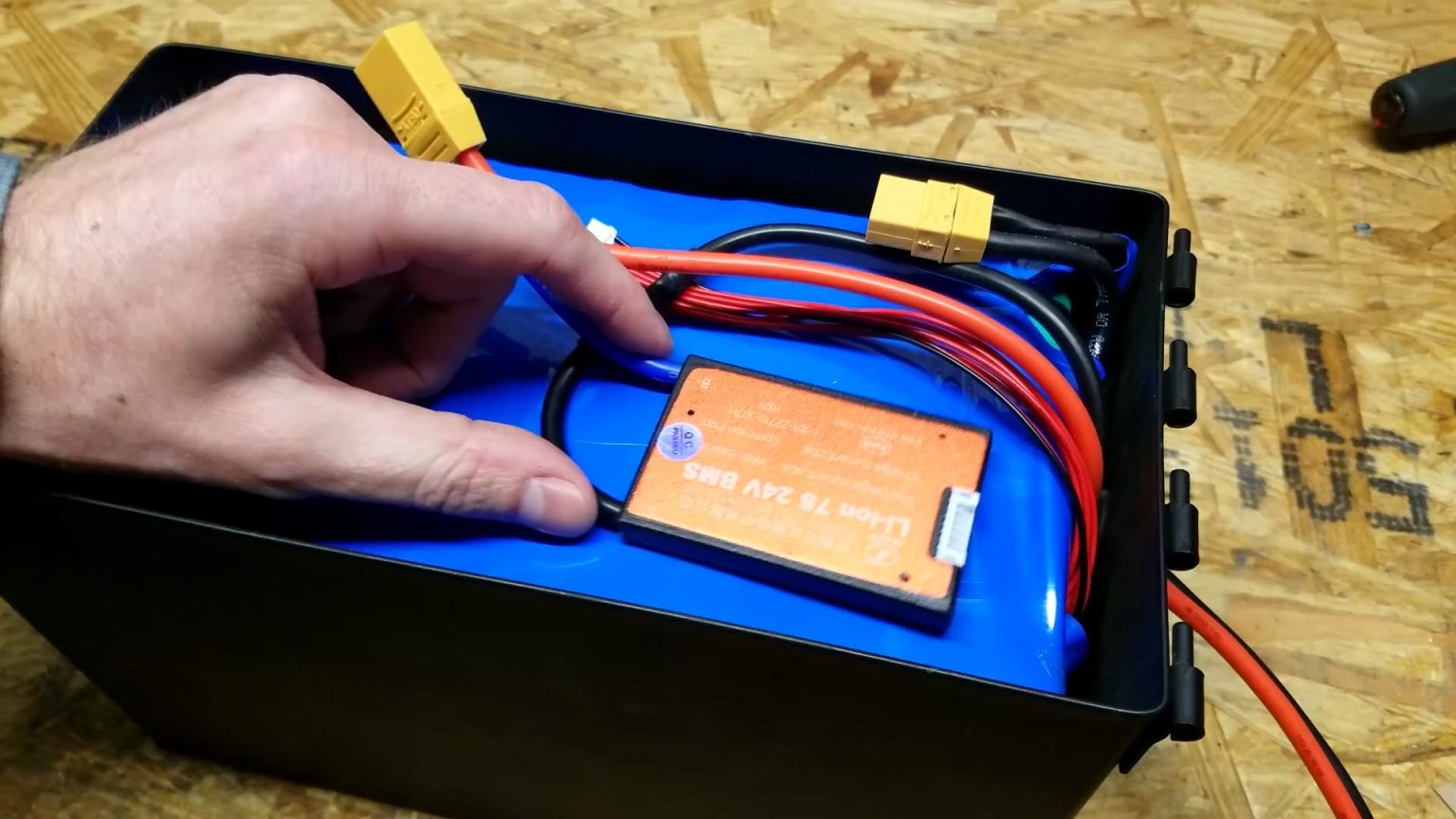 How to Recycle Old Used Laptop Batteries to make a DIY 24V 72AH