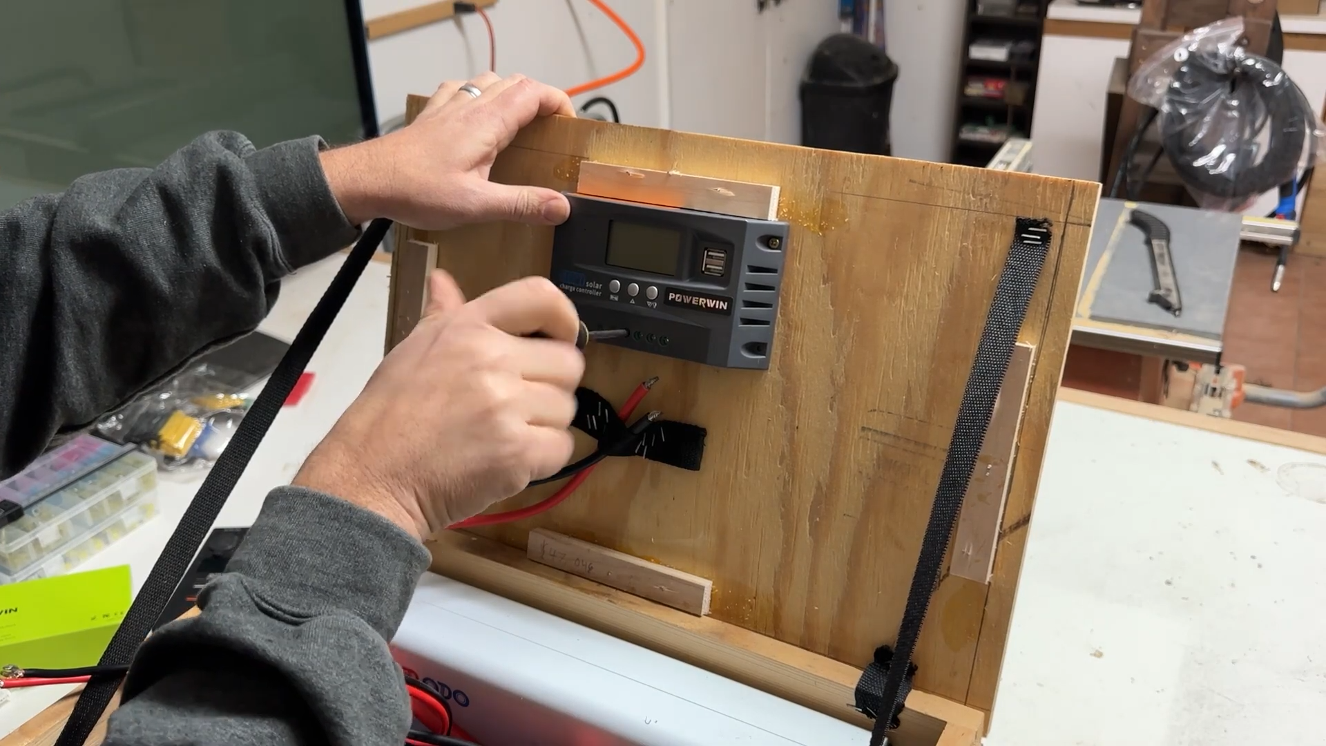 How to build a Simple Solar Powered Battery Backup System for camping ...