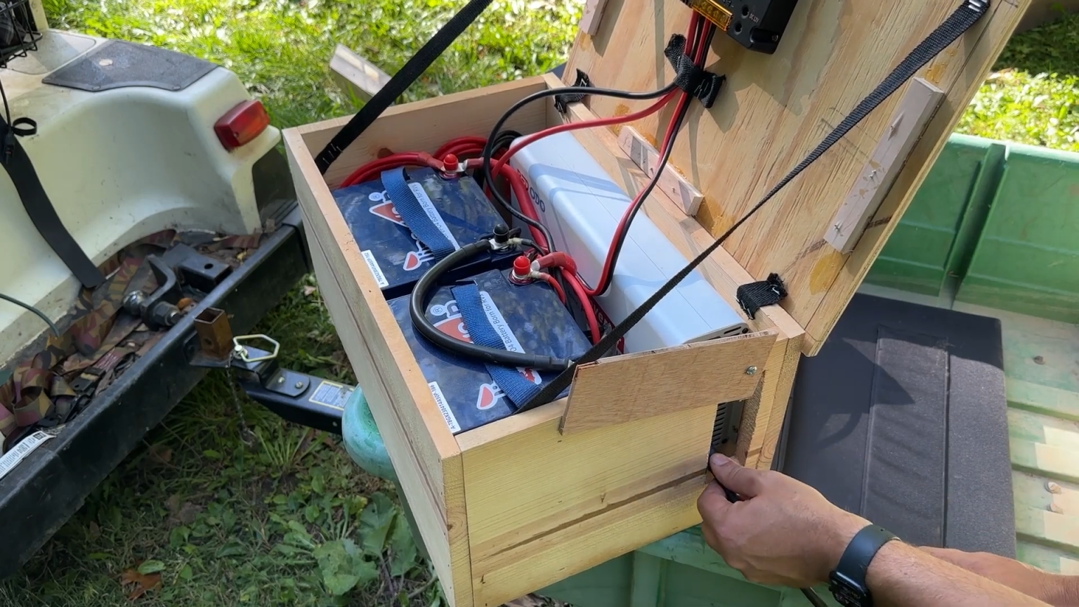 How to build a Simple Solar Powered Battery Backup System for camping ...